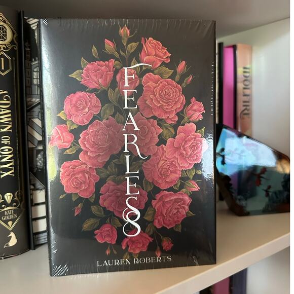 Owlcrate Special Signed Edition Fearless By Lauren Roberts - Picture 1 of 9